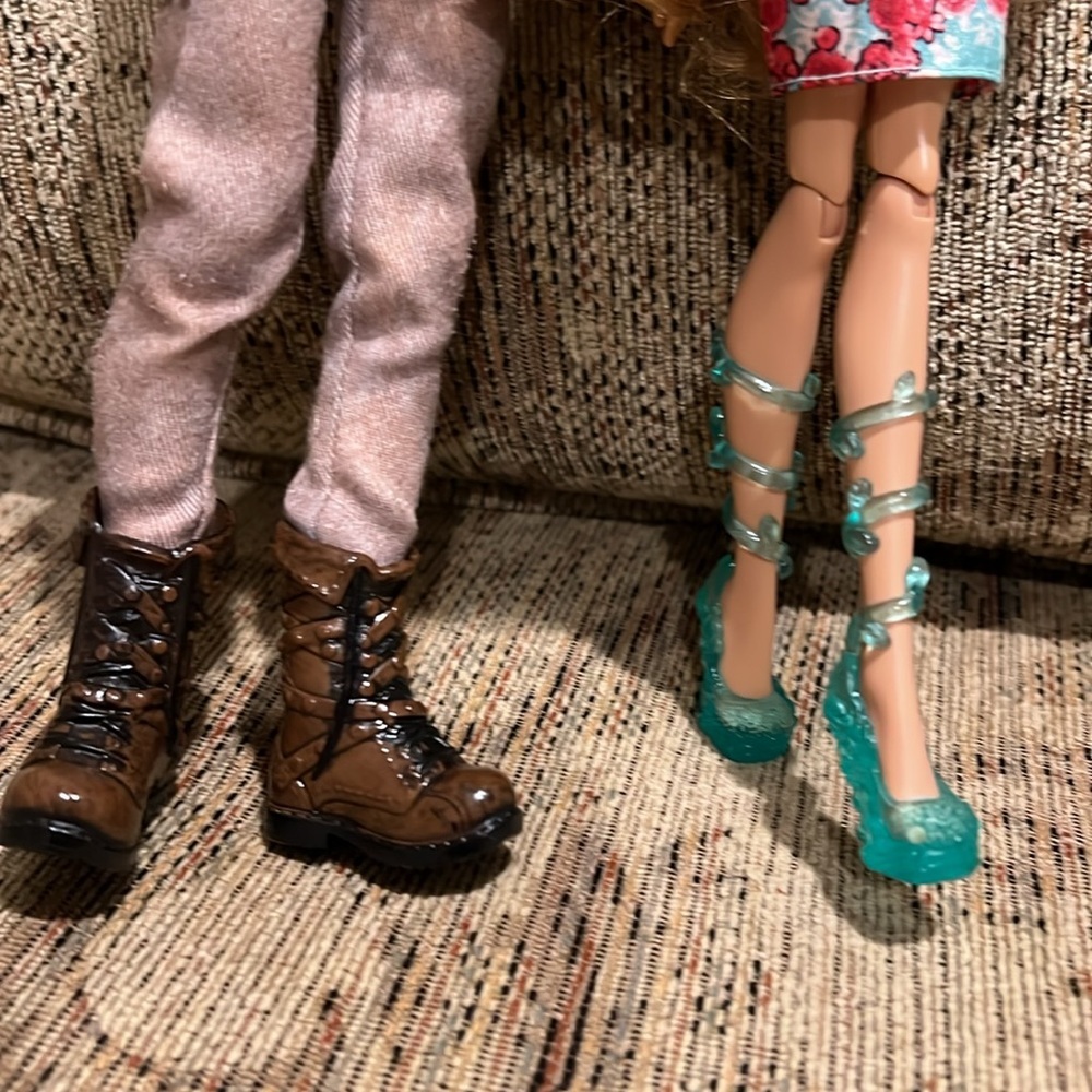 Mattel Ever After High Ashlynn Ella and Hunter Huntsman Fashion Doll, 2-Pack - Picture 12 of 16